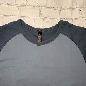 Lululemon Men's Fundamental Raglan Sleeve Shirt  M